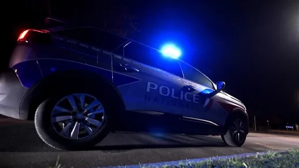 Marseille : une jeune femme de 24 ans blessée chez elle par une balle de Kalachnikov qui a traversé son mur Marseille : une jeune femme de 24 ans blessée chez elle par une balle de Kalachnikov qui a traversé son mur