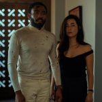 Donald Glover, star de Maya Erskine