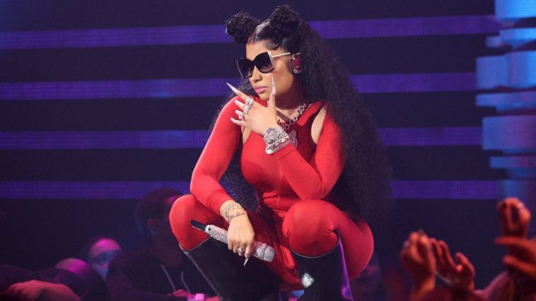 Nicki Minaj sort Pink Friday 2 de Gag City