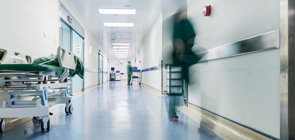 Son mari la trompe avec sa nièce de 15 ans, elle lui coupe le pénis et le jette dans les toilettes Son mari la trompe avec sa nièce de 15 ans, elle lui coupe le pénis et le jette dans les toilettes