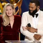 Christina Applegate vole la vedette à la 75e cérémonie des Emmy Awards Christina Applegate vole la vedette à la 75e cérémonie des Emmy Awards