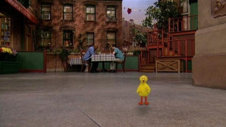 La raison pour laquelle le Big Bird de Sesame Street est petit La raison pour laquelle le Big Bird de Sesame Street est petit