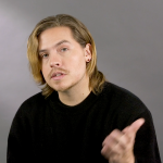 Dylan Sprouse parle de la victoire de Miley Cyrus aux Grammy Awards Dylan Sprouse parle de la victoire de Miley Cyrus aux Grammy Awards