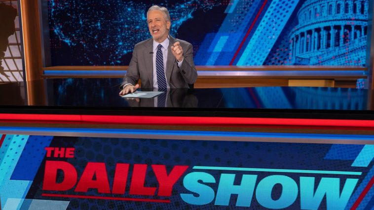 Jon Stewart démystifie le patirotisme de Trump Jon Stewart démystifie le patirotisme de Trump