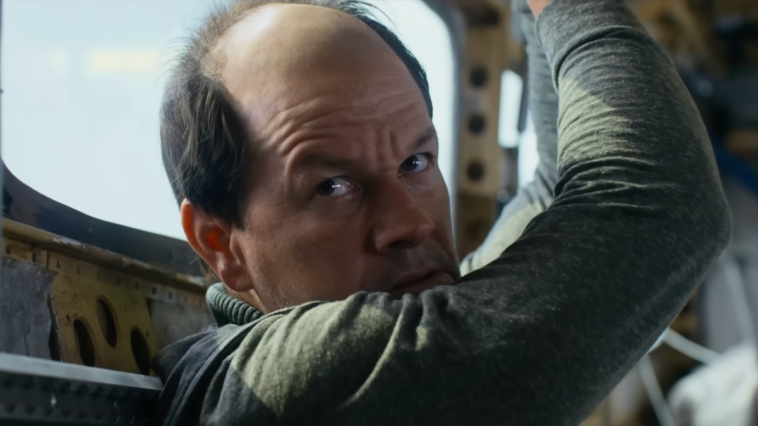 Mark Wahlberg terrorise ses passagers dans la bande-annonce de Flight Risk Mark Wahlberg terrorise ses passagers dans la bande-annonce de Flight Risk