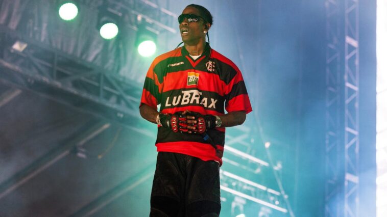 Travis Scott arrêté pour ivresse désordonnée et intrusion Travis Scott arrêté pour ivresse désordonnée et intrusion