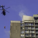 Incendie dans une tour d&rsquo;habitation à Liège: hélicoptère et nacelle aérienne déployés pour évacuer les personnes des étages supérieurs