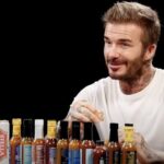 David Beckham fait la promotion de son documentaire Netflix sur Hot Ones David Beckham fait la promotion de son documentaire Netflix sur Hot Ones