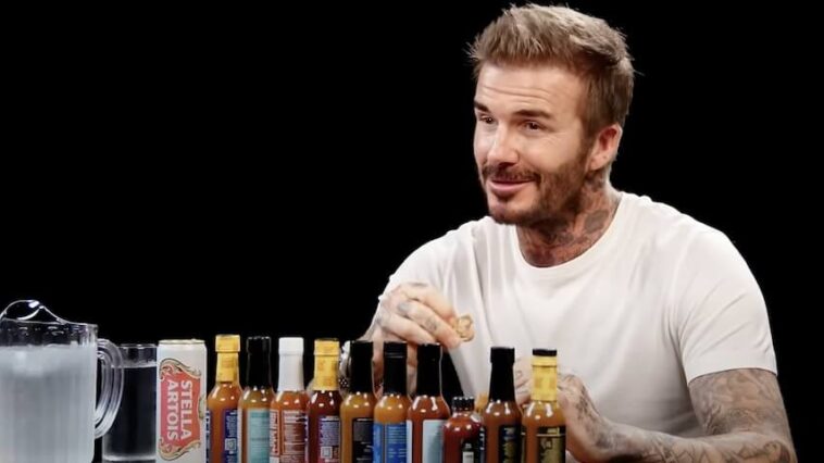 David Beckham fait la promotion de son documentaire Netflix sur Hot Ones David Beckham fait la promotion de son documentaire Netflix sur Hot Ones