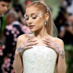 Hot Ones annonce Ariana Grande pour la finale de la saison Hot Ones annonce Ariana Grande pour la finale de la saison