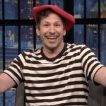 Andy Samberg détourne l'émission de Seth Meyers avec un morceau sur les Jeux olympiques Andy Samberg détourne l'émission de Seth Meyers avec un morceau sur les Jeux olympiques