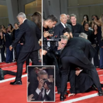 George Clooney et Brad Pitt ont prouvé leur sens de l’humour dimanche soir en se transformant en serveurs après avoir loué un restaurant. George Clooney et Brad Pitt ont prouvé leur sens de l’humour dimanche soir en se transformant en serveurs après avoir loué un restaurant.