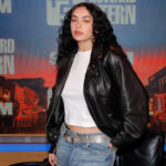 Pete Ohs salue Charli XCX comme une « actrice légitime » dans son film Erupcja Pete Ohs salue Charli XCX comme une « actrice légitime » dans son film Erupcja