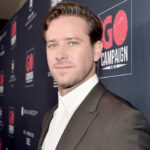 Soigné! Armie Hammer agirait à nouveau