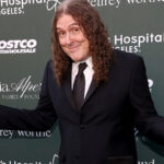 Weird Al ici pose de grandes questions, par exemple : « Pourquoi Weird Al n'a-t-il pas hébergé SNL ? »