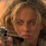 La relation de Sharon Stone avec Sam Raimi a été rapide et est morte La relation de Sharon Stone avec Sam Raimi a été rapide et est morte