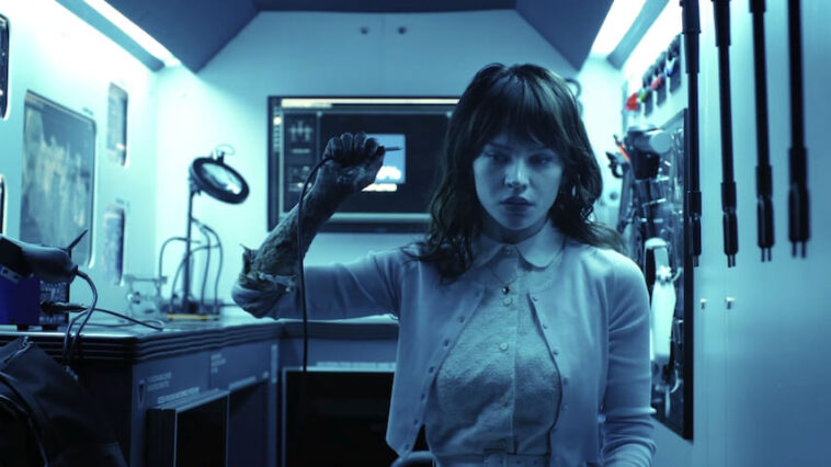 Bande-annonce : la dame robot de Sophie Thatcher devient un voyou Bande-annonce : la dame robot de Sophie Thatcher devient un voyou