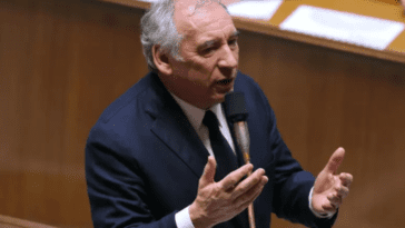 François Bayrou défie les « boomers » : les retraites menacent de faire plonger la France