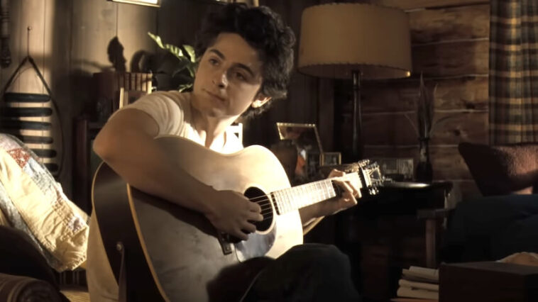 Timothee Chalamet décroche le premier SNL avec un concert d'invité musical