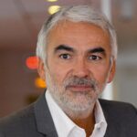 Pascal Praud contre Le Monde : le clash médiatique sur la ligne éditoriale et la guerre en Ukraine