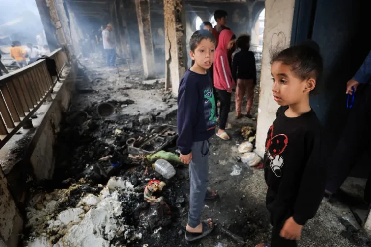 Gaza : une enfant brûlée vive dans une école transformée en refuge