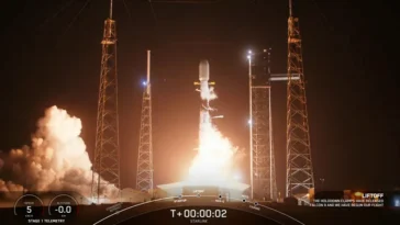 SpaceX réussit son 250ᵉ lancement de satellites Starlink et récupère son lanceur en mer