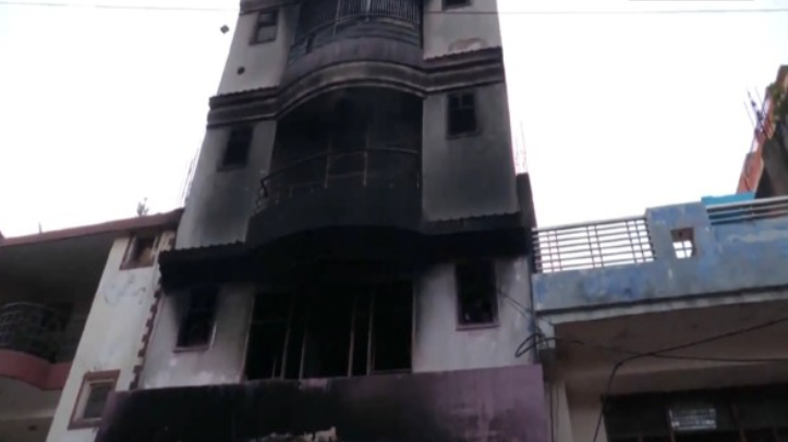 Kanpur en deuil : un incendie dans un immeuble fait 5 victimes, dont trois enfants Kanpur en deuil : un incendie dans un immeuble fait 5 victimes, dont trois enfants