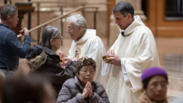 « C’est incroyable » : Chicago célèbre son héros local devenu le pape Léon XIV