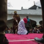 Aceh : un couple fouetté en public pour relations hors mariage, la charia en question