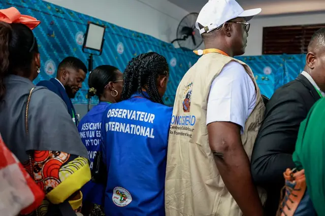 Présidentielle au Cameroun : Issa Tchiroma en tête des décomptes, le camp Biya accusé de fraudes électorales massives
