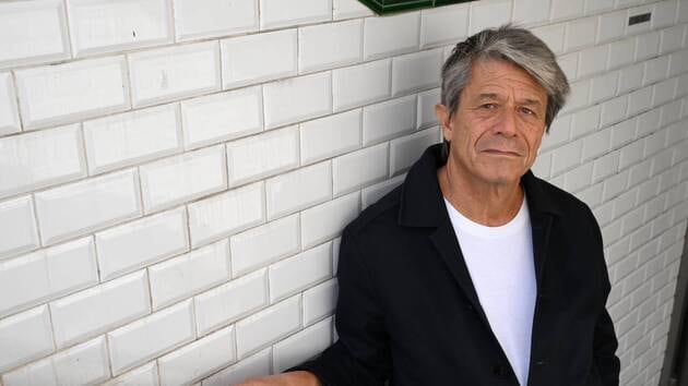 Emmanuel Carrère remporte le prix Médicis 2025 pour Kolkhoze